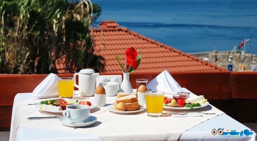 رستوران با چشم انداز دریا